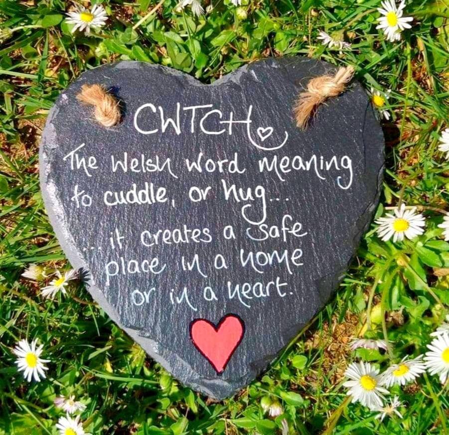 Slate art, Slate heart, Cwtch hanging slate heart, Definition of cwtch, Welsh gifts, Cymru, Handwritten, Welsh verse.